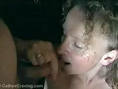 زن كانال سكسي تلكرام ترنس بالغ از پیاده روی لذت می برد