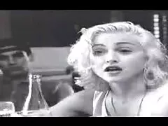 پلنگ سیاه Busty خروس را كانال تلگرام سكسي به خوبی می مکد