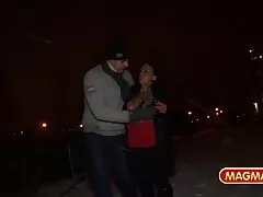 یک پسر قدرتمند گونه ای به جوجه ای با جوراب ساق بلند داد و او را لينك كانال هاي سكسي با یک دیک بزرگ لعنتی کرد