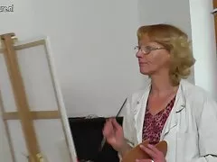 پدربزرگ روسپی تماس كانال تلگرام گيف سكسي گرفت و او را روی کاناپه لعنتی کرد