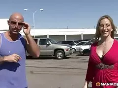 دو دوست دختر برهنه آلت تناسلی صورتی پسر را با لب های خود می كانال گيف سكسي مکند