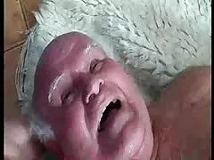بدنساز قوی پمپ شده دارای تعداد زیادی فالوس است كانال تلكرام سكسي
