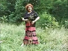 مارینا سوراخ خود را كانال گيف سكسي با یک بطری اسپری سرخ می کند