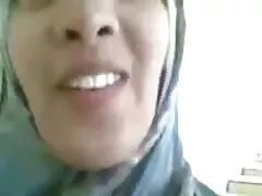 گربه تنگ دختر جوان كانال فول سكسي توسط یک دیک بزرگ کوبیده می شود